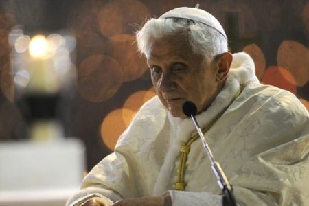 Hommage à Benoît XVI - par le père de Blignières
